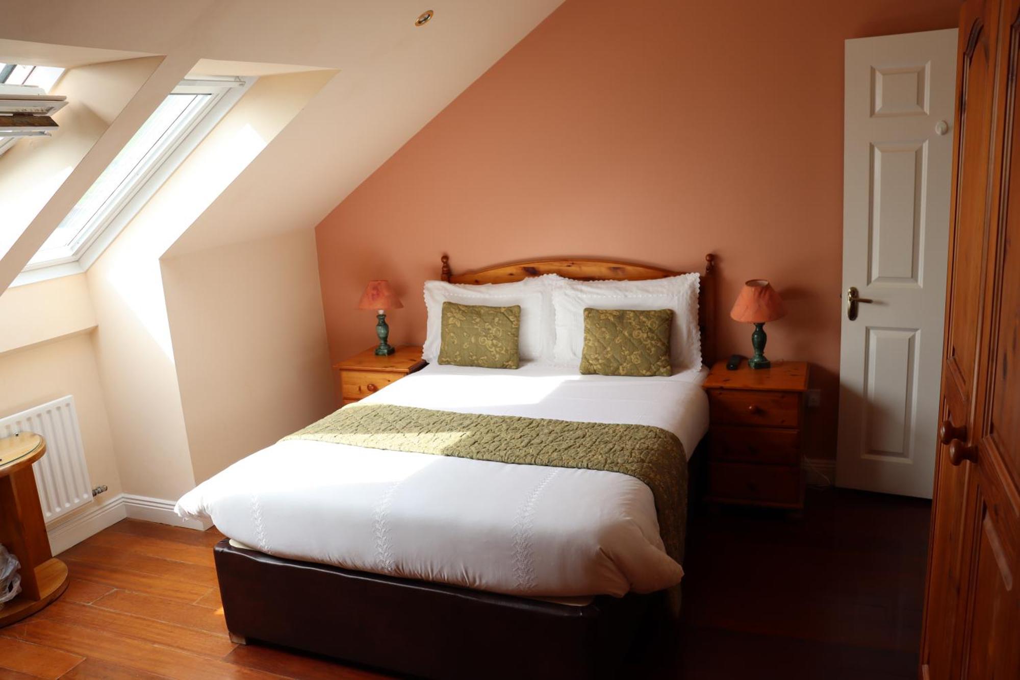 The Old Pier Guest Accommodation, Bed Only, No Breakfast Ballydavid Eksteriør bilde